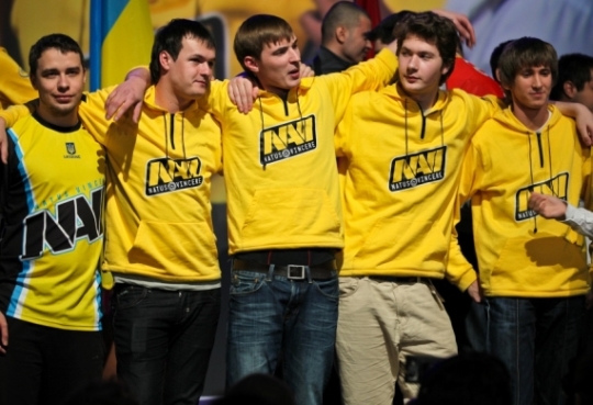 Na'Vi posando para la foto.