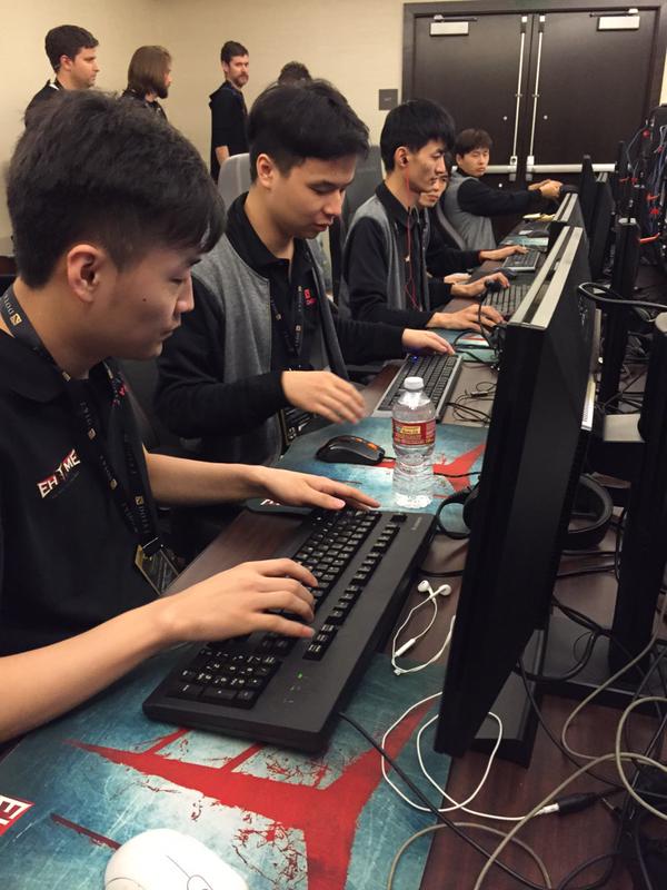 EHOME alistándose