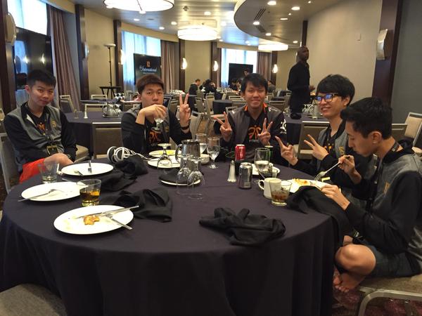 fnatic comiendo